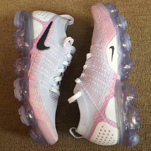 white and pink vapormax