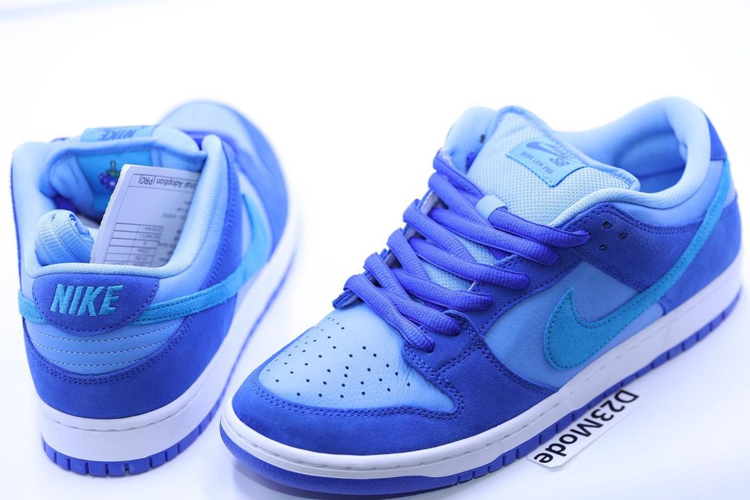 Nike SB Dunk Low Blue Raspberry ブルーラズベリー