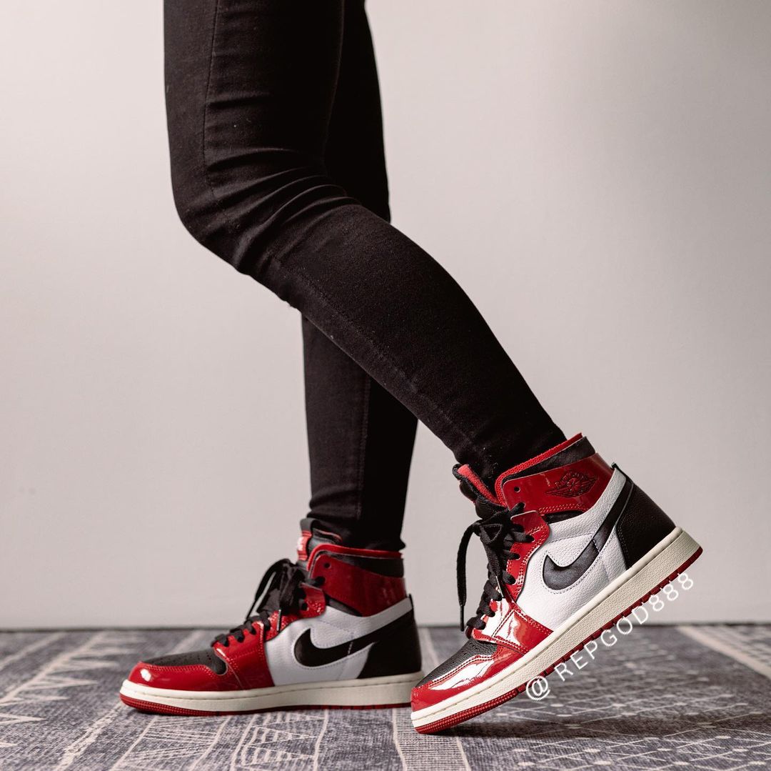 Nike Air Jordan 1 High Chicago  27