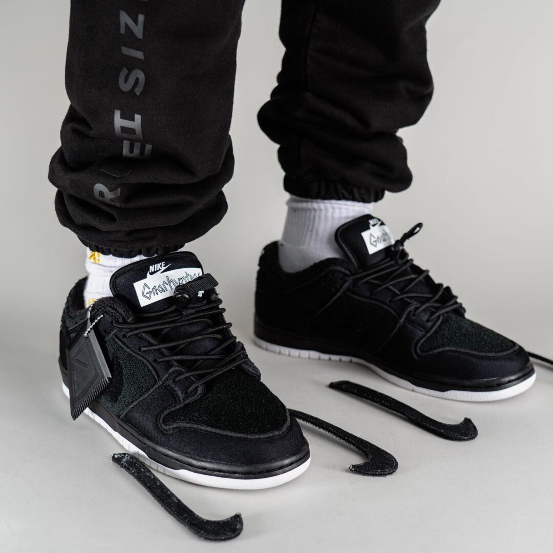 Gnarhunters Nike SB Dunk Low Black White靴/シューズ