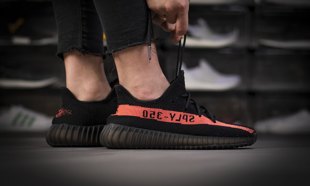 adidas YEEZY Boost 350 V2 Core Black/Red即決４３０００円可能でしょうか