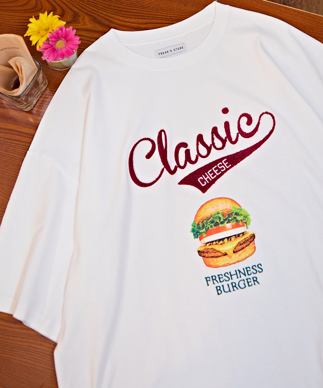 ハンバーガーチェーン「FRESHNESS BURGER」×「FREAK’S STORE」の異業種コラボTEE 5/28 発売 (フレッシュネスバーガー フリークスストア)