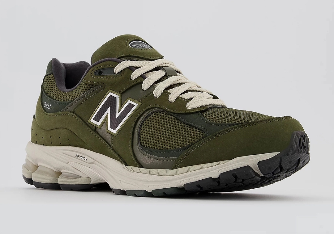 海外発売！New Balance M2002 RGL (ニューバランス)