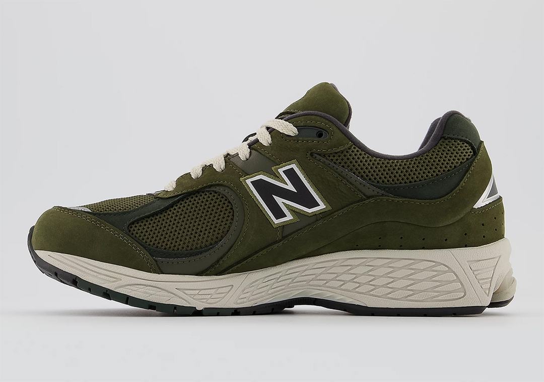 海外発売！New Balance M2002 RGL (ニューバランス)