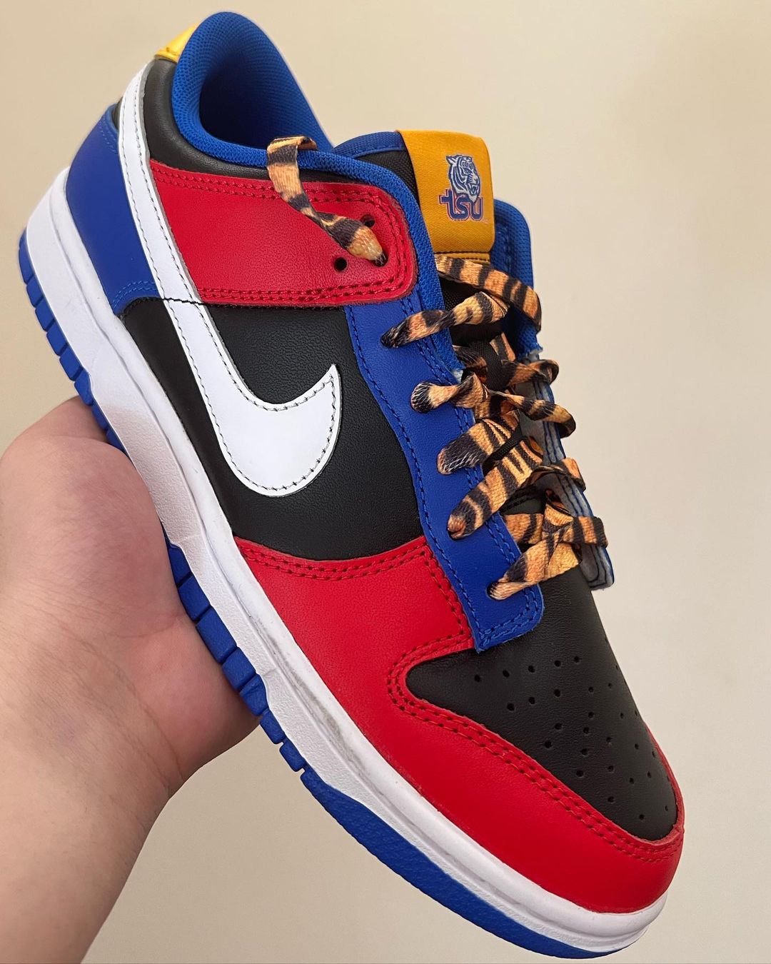 海外 10/8、10/9 発売予定！Tennessee State University x NIKE DUNK LOW (テネシー ステート タイガース ナイキ ダンク ロー) [DR6190-100]