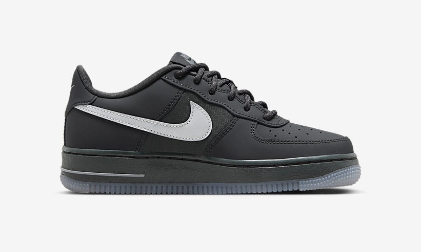 【国内 10/15 発売】ナイキ GS フォース 1 ロー ”リフレクティブスウッシュ/グレー” (NIKE GS AIR FORCE 1 LOW “Reflective Swoosh/Grey”) [FV3980-001]