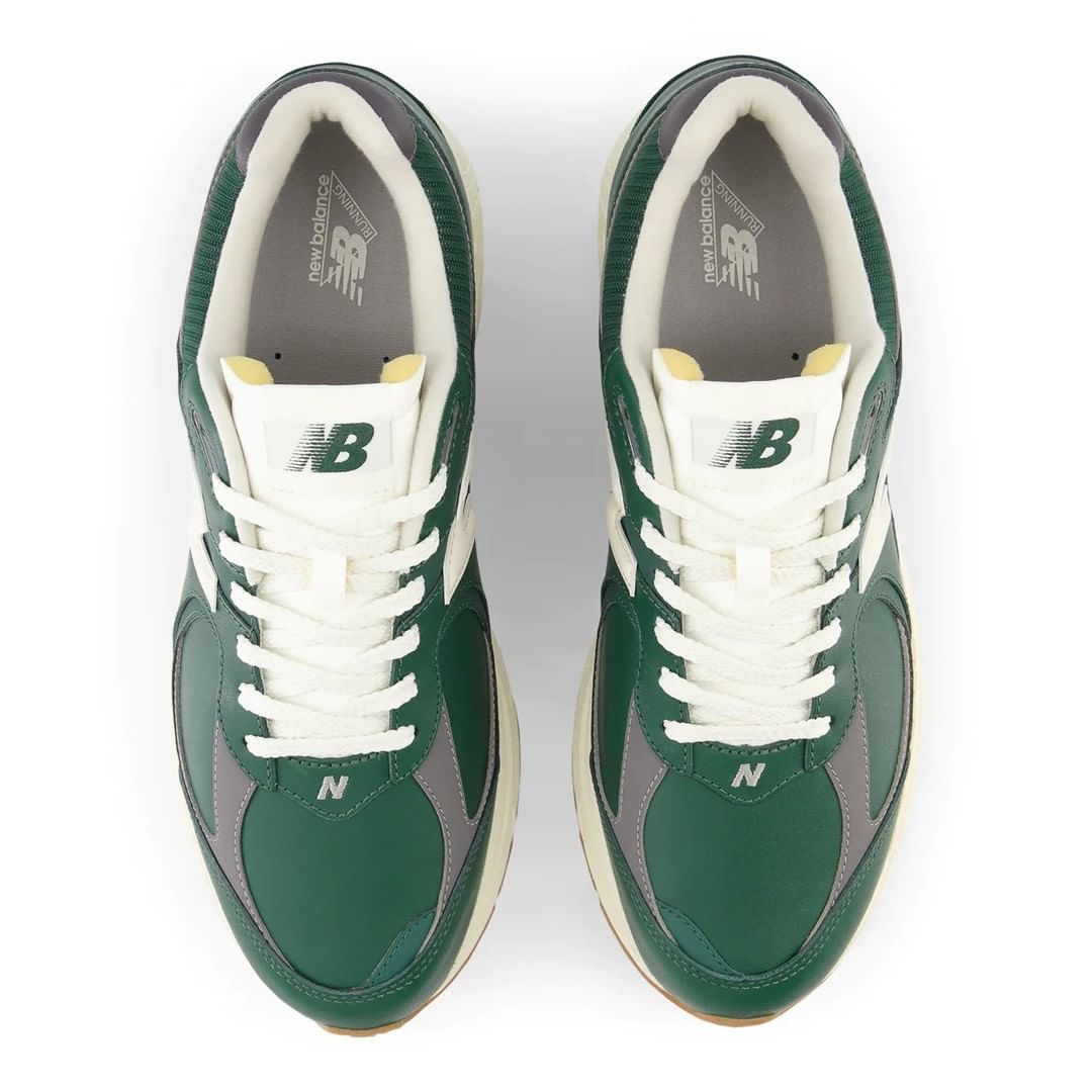 海外発売！New Balance M2002 RVI “Green Leather” (ニューバランス)