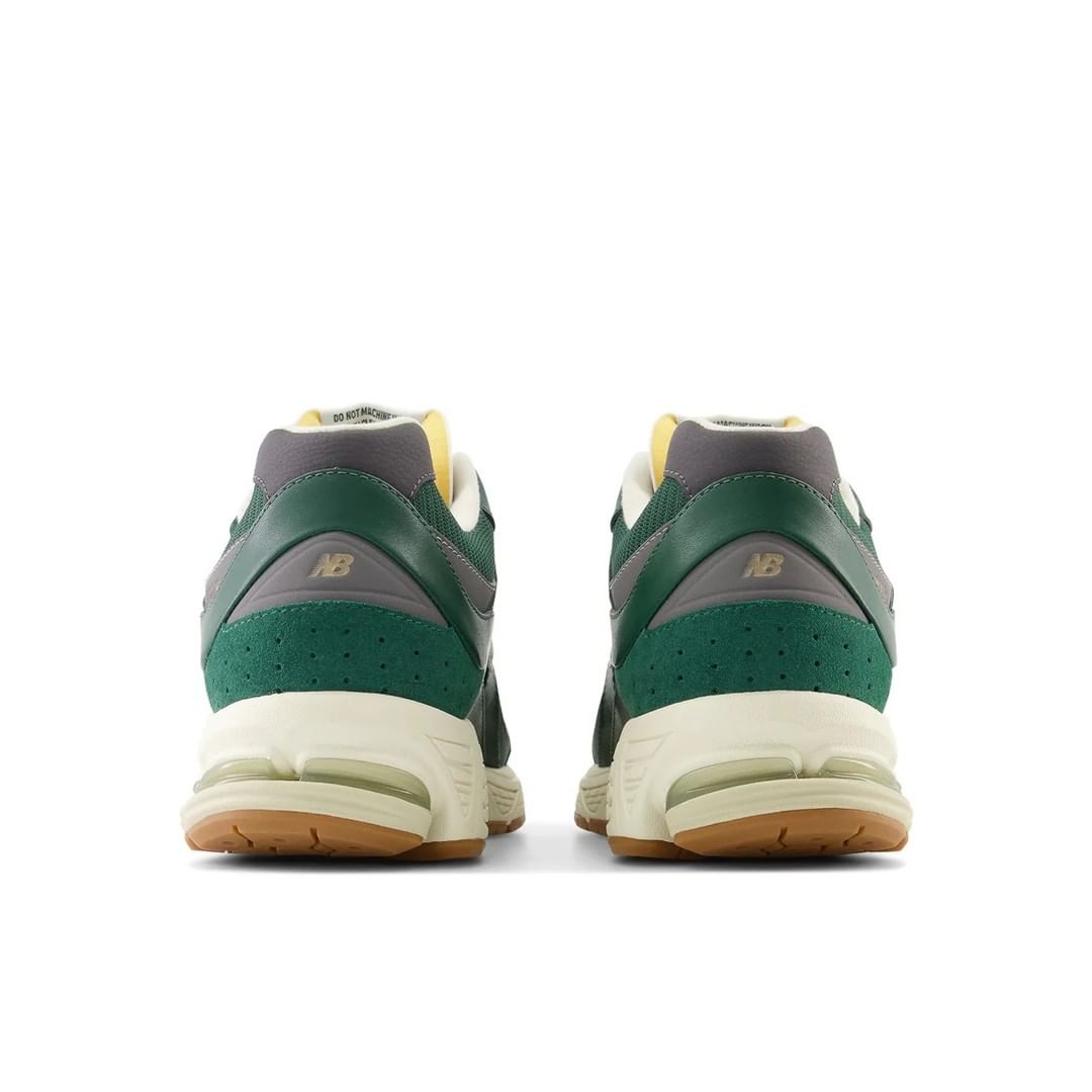 海外発売！New Balance M2002 RVI “Green Leather” (ニューバランス)