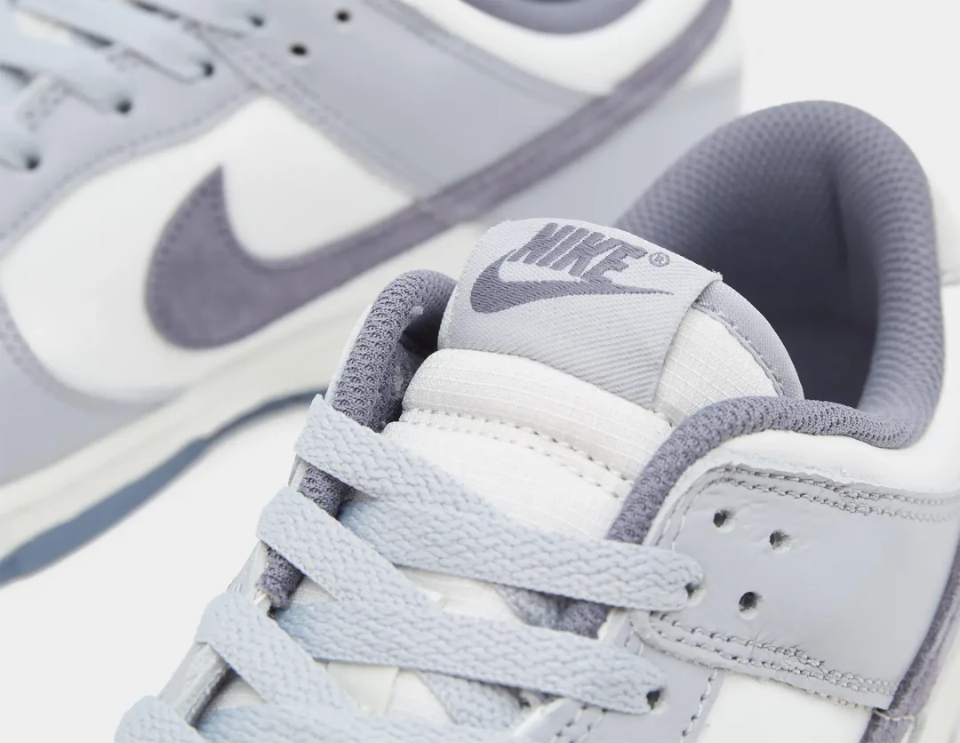 【国内 1/8 発売】ナイキ ダンク ロー レトロ SE “ホワイト/グレー/パープル” (NIKE DUNK LOW RETRO SE “White/Grey/Purple”) [FJ4188-100]