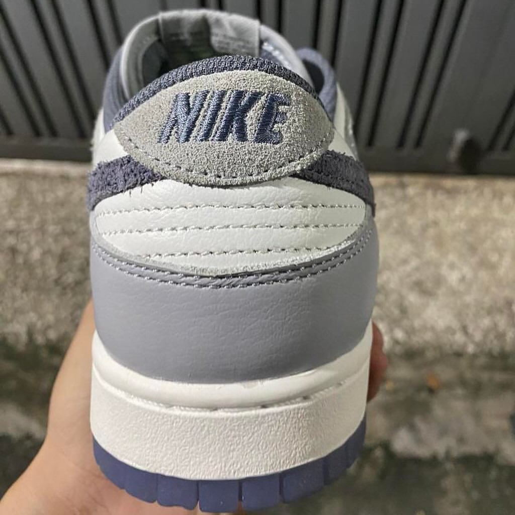 【国内 1/8 発売】ナイキ ダンク ロー レトロ SE “ホワイト/グレー/パープル” (NIKE DUNK LOW RETRO SE “White/Grey/Purple”) [FJ4188-100]