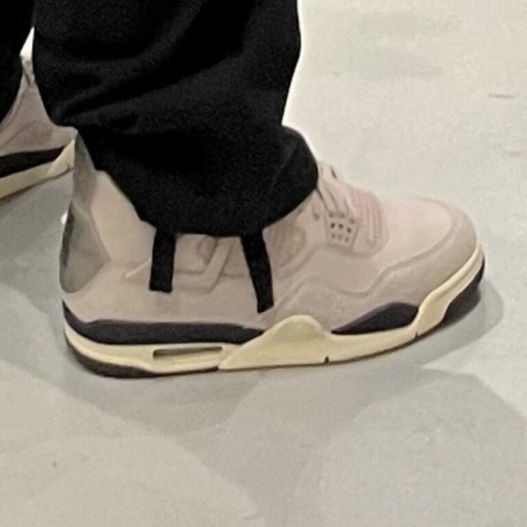 2024 7 A Ma Mani re NIKE WMNS AIR JORDAN 4 OG SP