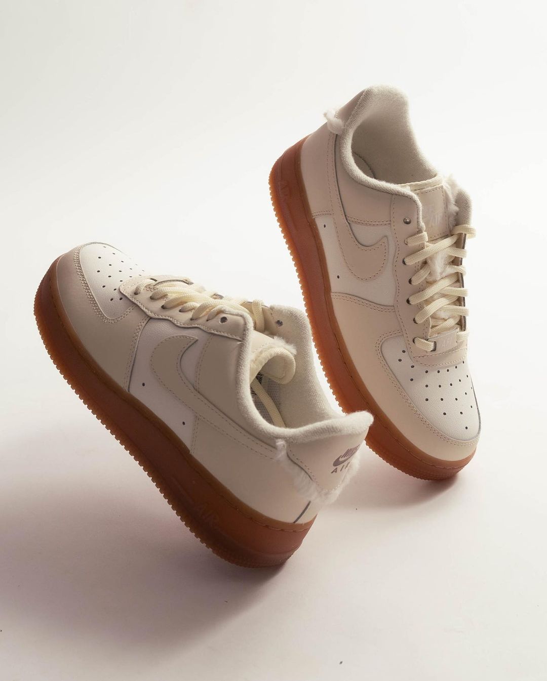 海外発売！ナイキ ウィメンズ エア フォース 1 07 ロー LX "ブローグ フェイクファー" (NIKE WMNS AIR FORCE 1 07 LOW LX "Brogue Faux Fur") [FV3701-119]