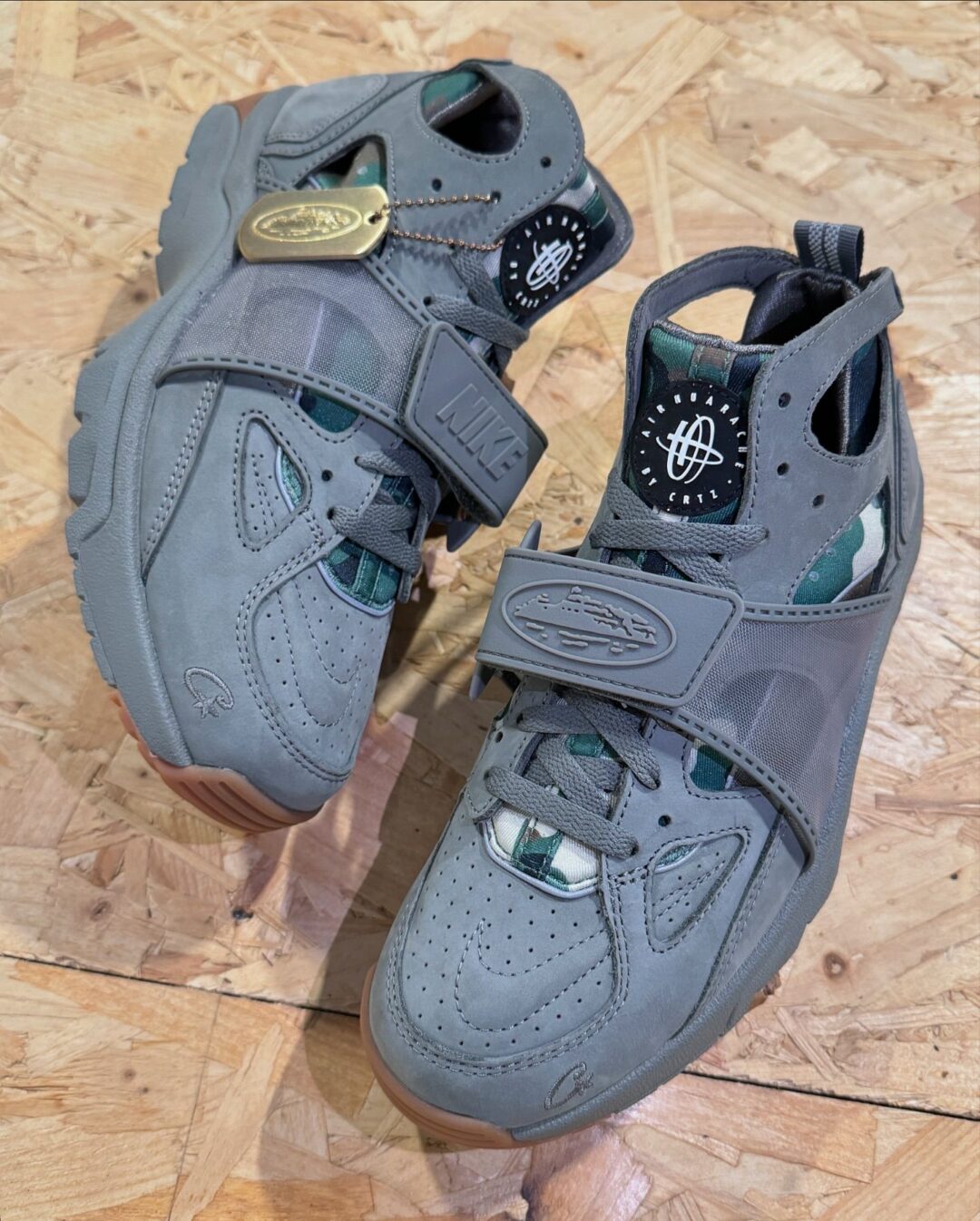 【海外 2024年 11/8 & 11/22 発売】Corteiz × NIKE AIR TRAINER HUARACHE PACK (コーテイズ ナイキ エア トレーナー ハラチ パック) [FQ8793-001/FQ8793-002/FQ8793-003]