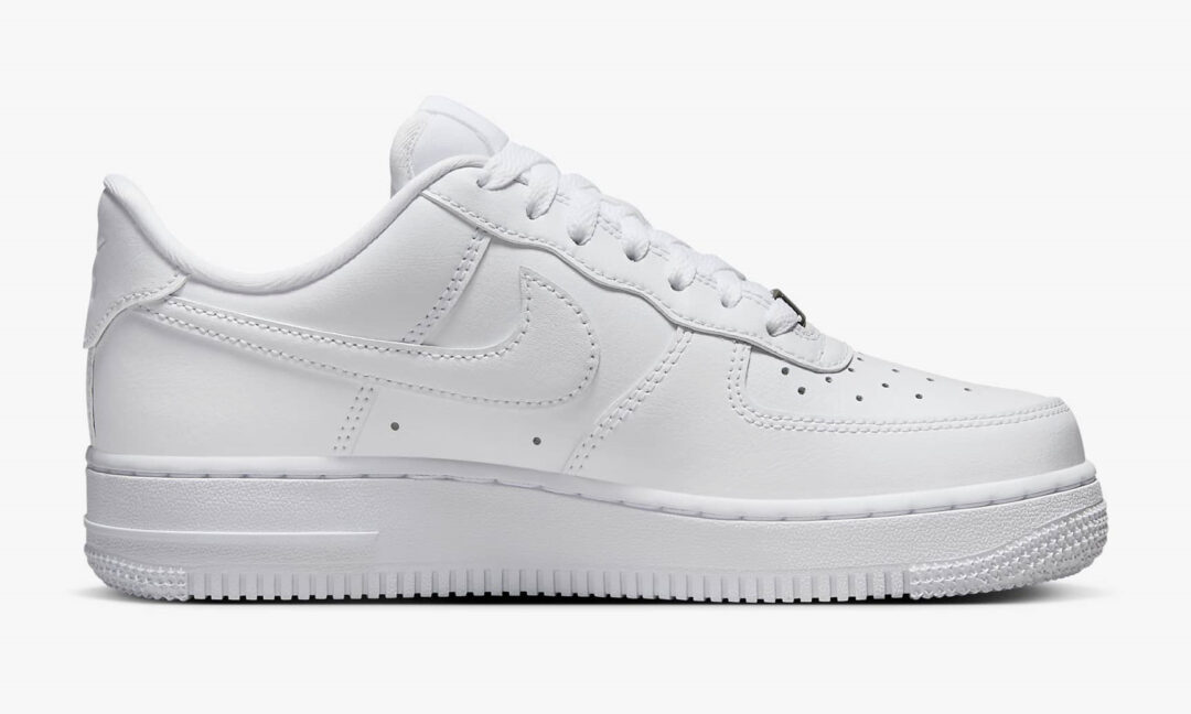 海外発売！ナイキ ウィメンズ エア フォース 1 07 ロー “シルバースタッドスウッシュ” (NIKE WMNS AIR FORCE 1 07 LOW “Silver Studded Swoosh”) [FQ8887-100]