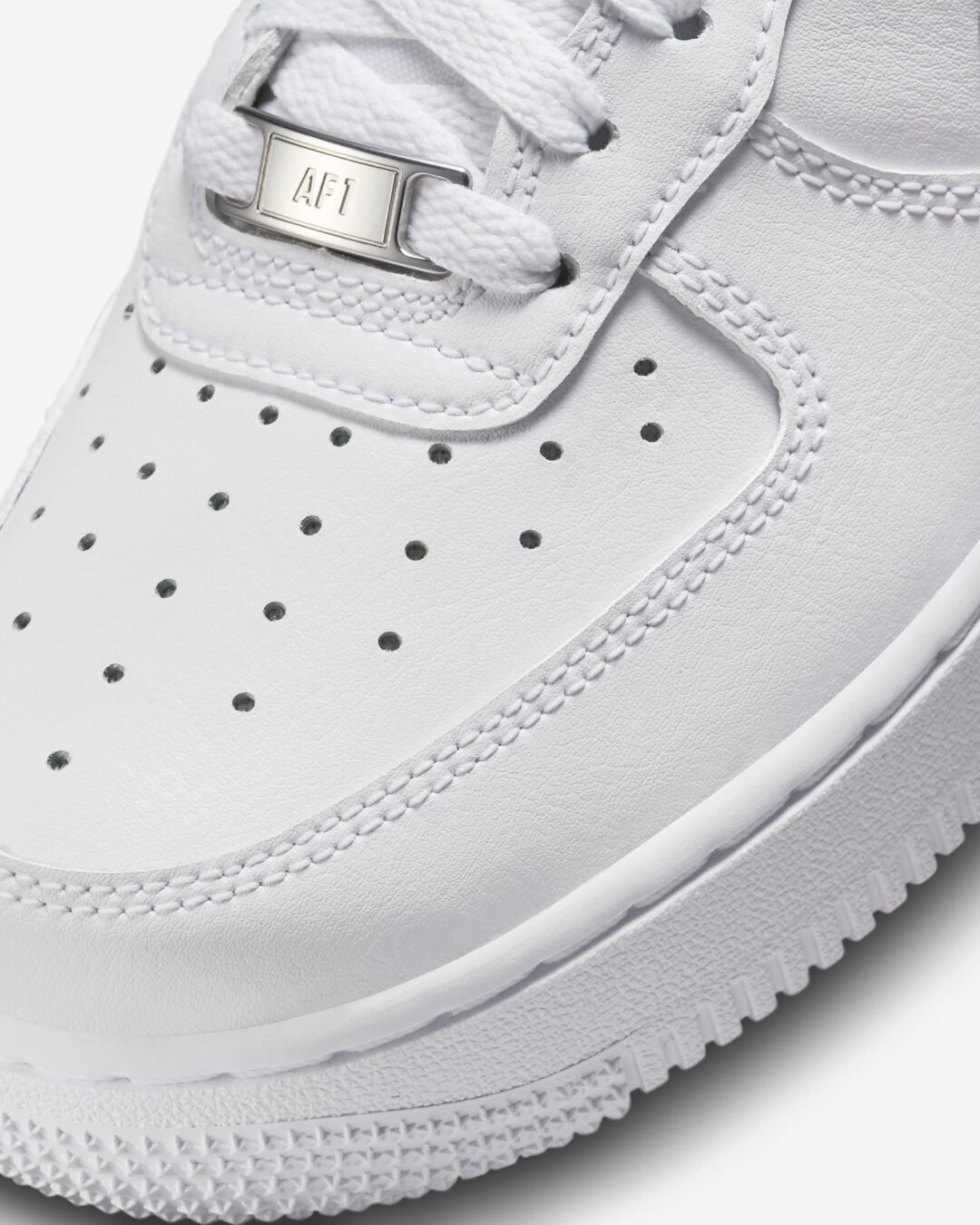 海外発売！ナイキ ウィメンズ エア フォース 1 07 ロー “シルバースタッドスウッシュ” (NIKE WMNS AIR FORCE 1 07 LOW “Silver Studded Swoosh”) [FQ8887-100]