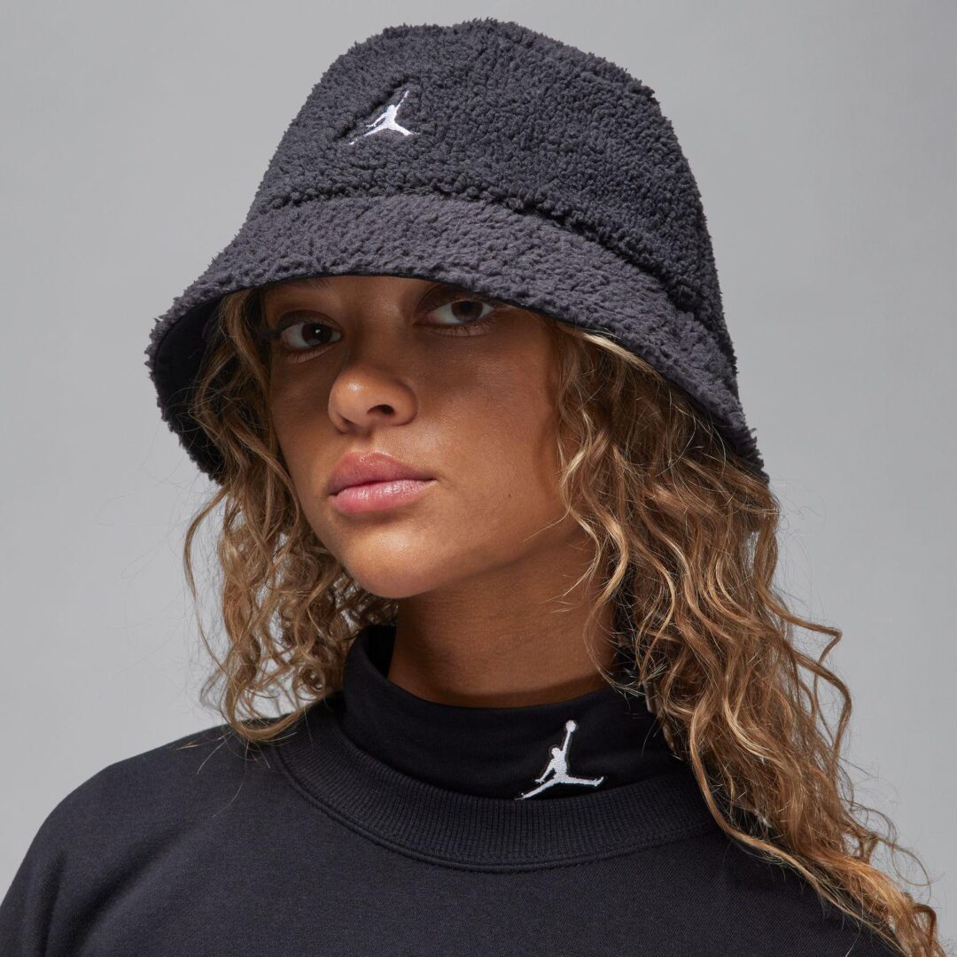 【国内 11/7 発売】ふわふわのフェイクファーを使用した「NIKE JORDAN BRAND U J SHERPA BUCKET」 (ナイキ ジョーダン シェルパ バケットハット) [FN4674-010/FN4674-133]