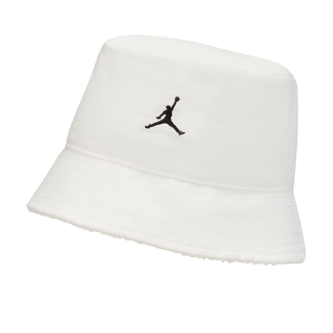 【国内 11/7 発売】ふわふわのフェイクファーを使用した「NIKE JORDAN BRAND U J SHERPA BUCKET」 (ナイキ ジョーダン シェルパ バケットハット) [FN4674-010/FN4674-133]