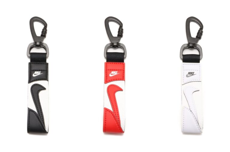 スウッシュ」のデザインをほどこしたキーホルダー「NIKE SWOOSH KEY