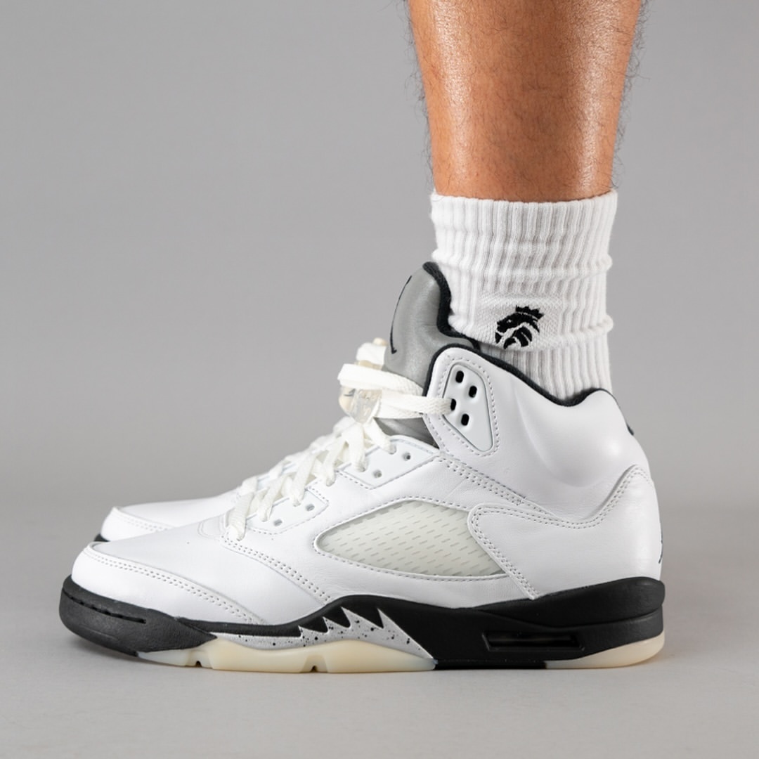 【2024年 8/10 発売】ナイキ エア ジョーダン 5 レトロ “ホワイト/ブラック” (NIKE AIR JORDAN 5 RETRO “White/Black”) [DD0587-110]