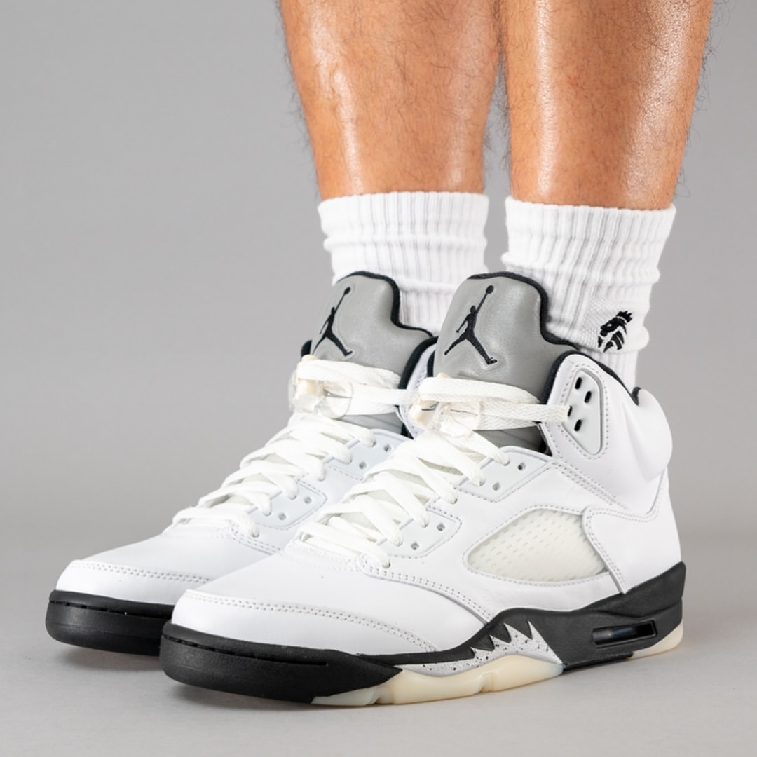 【2024年 8/10 発売】ナイキ エア ジョーダン 5 レトロ “ホワイト/ブラック” (NIKE AIR JORDAN 5 RETRO “White/Black”) [DD0587-110]