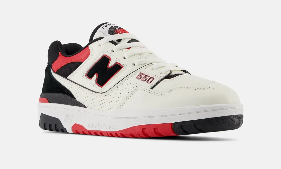 海外発売！New Balance BB550 STR “Sea Salt/Team Red/Black” (ニューバランス) [BB550STR]