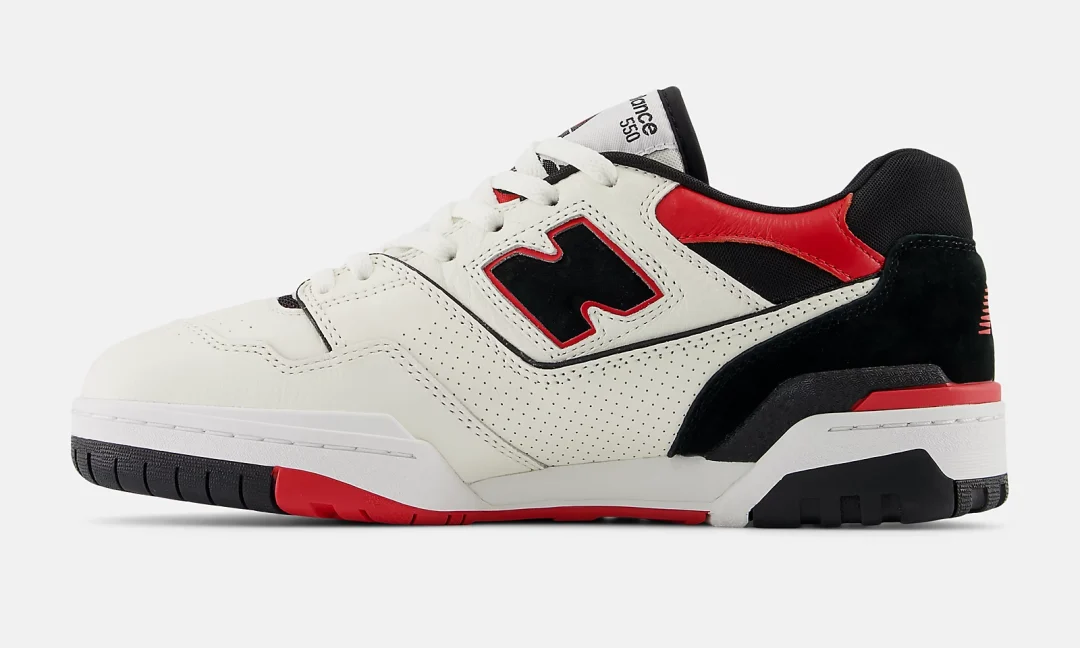 海外発売！New Balance BB550 STR “Sea Salt/Team Red/Black” (ニューバランス) [BB550STR]