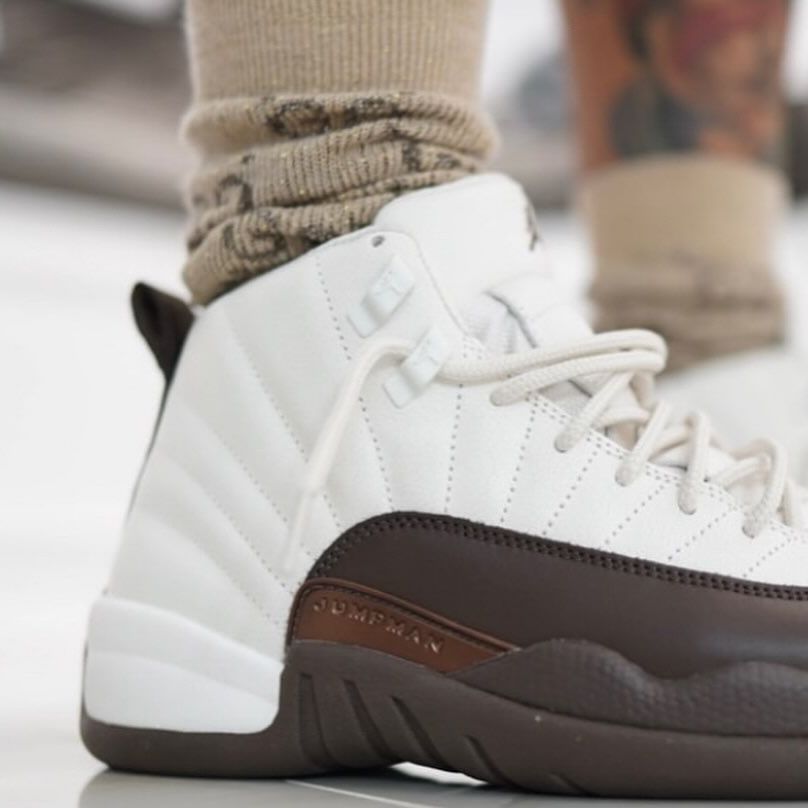 【2024年 12/6 発売予定】SoleFly × NIKE AIR JORDAN 12 RETRO SP “White/Baroque Brown” (ソールフライ ナイキ エア ジョーダン 12 レトロ SP “ホワイト/バロックブラウン”) [FZ5026-100]