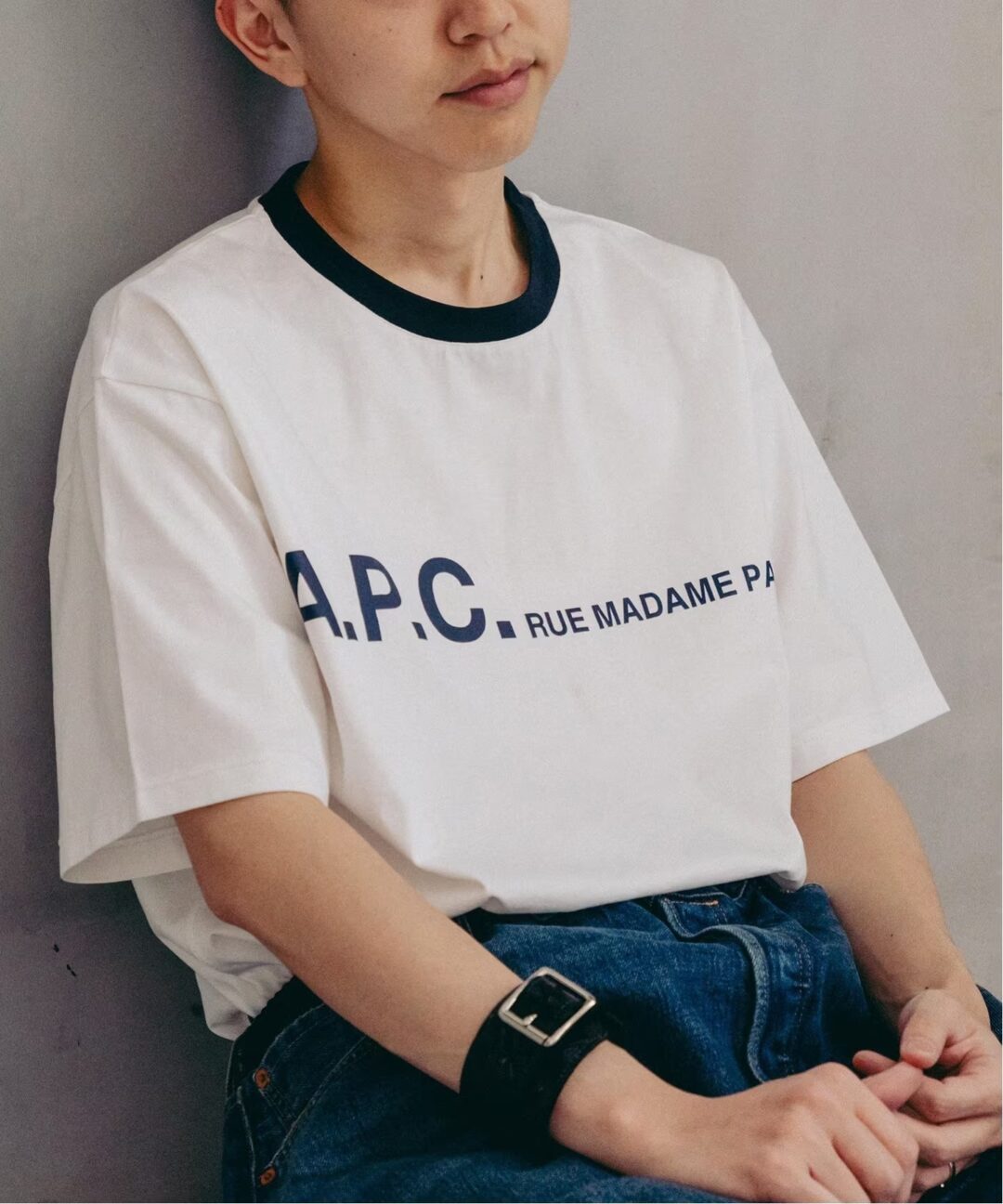 EDIFICE × A.P.C. 別注オーバーサイズロゴTシャツが発売 (エディフィス アーペーセー)