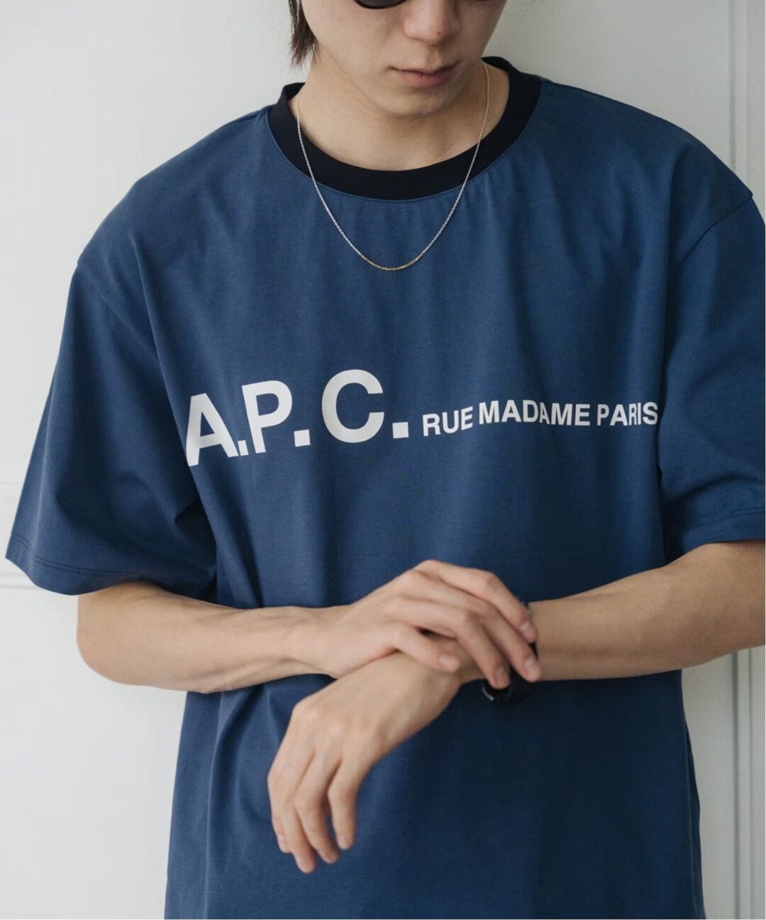 EDIFICE × A.P.C. 別注オーバーサイズロゴTシャツが発売 (エディフィス アーペーセー)