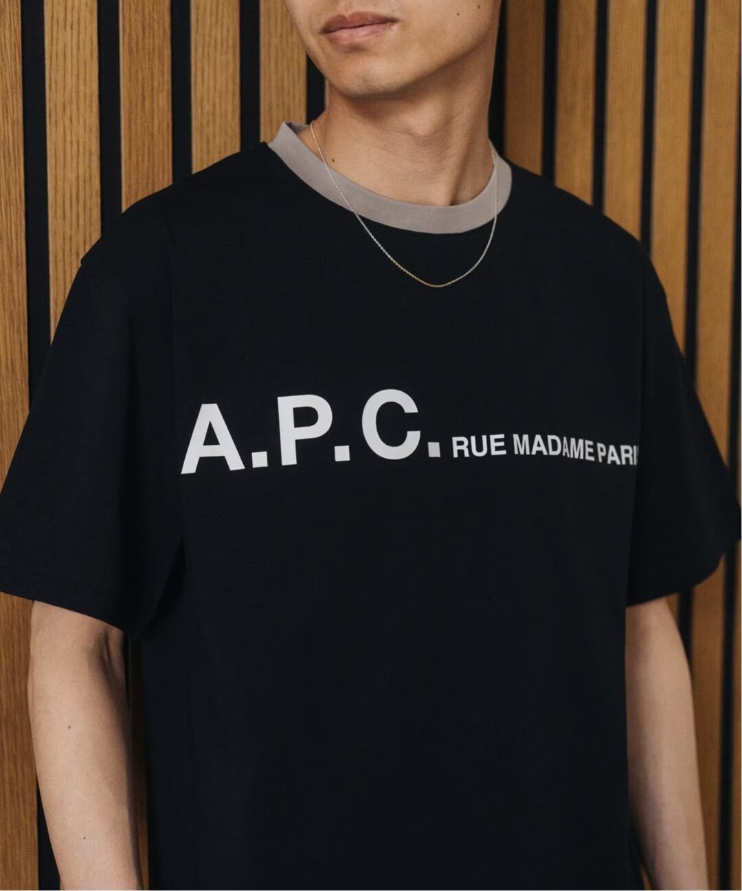 EDIFICE × A.P.C. 別注オーバーサイズロゴTシャツが発売 (エディフィス アーペーセー)