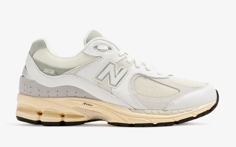 海外発売】New Balance M2002 RIA “White/Reflection/Gold Metallic” (ニューバランス “ホワイト /リフレクション/ゴールドメタリック”) [M2002RIA] | Fullress