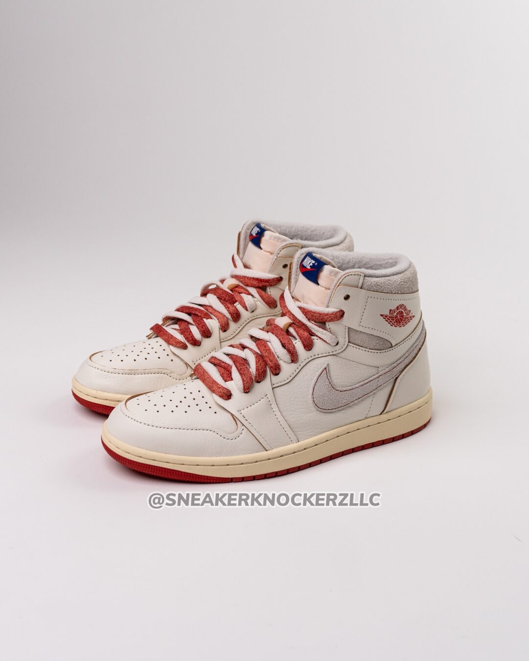 【2025年 4/1 発売】NIKE WMNS AIR JORDAN 1 HIGH OG “Sail/Cinnabar” (ナイキ ウィメンズ エア ジョーダン 1 ハイ OG “セイル/シナバー”) [DB4612-100]