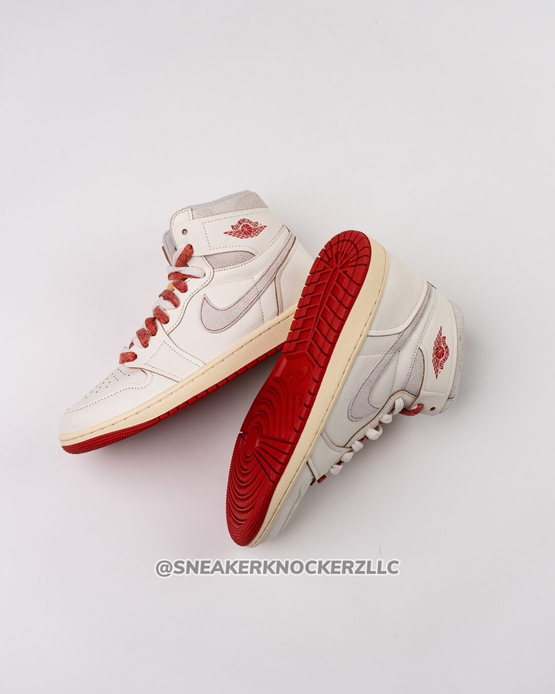 【2025年 4/1 発売】NIKE WMNS AIR JORDAN 1 HIGH OG “Sail/Cinnabar” (ナイキ ウィメンズ エア ジョーダン 1 ハイ OG “セイル/シナバー”) [DB4612-100]