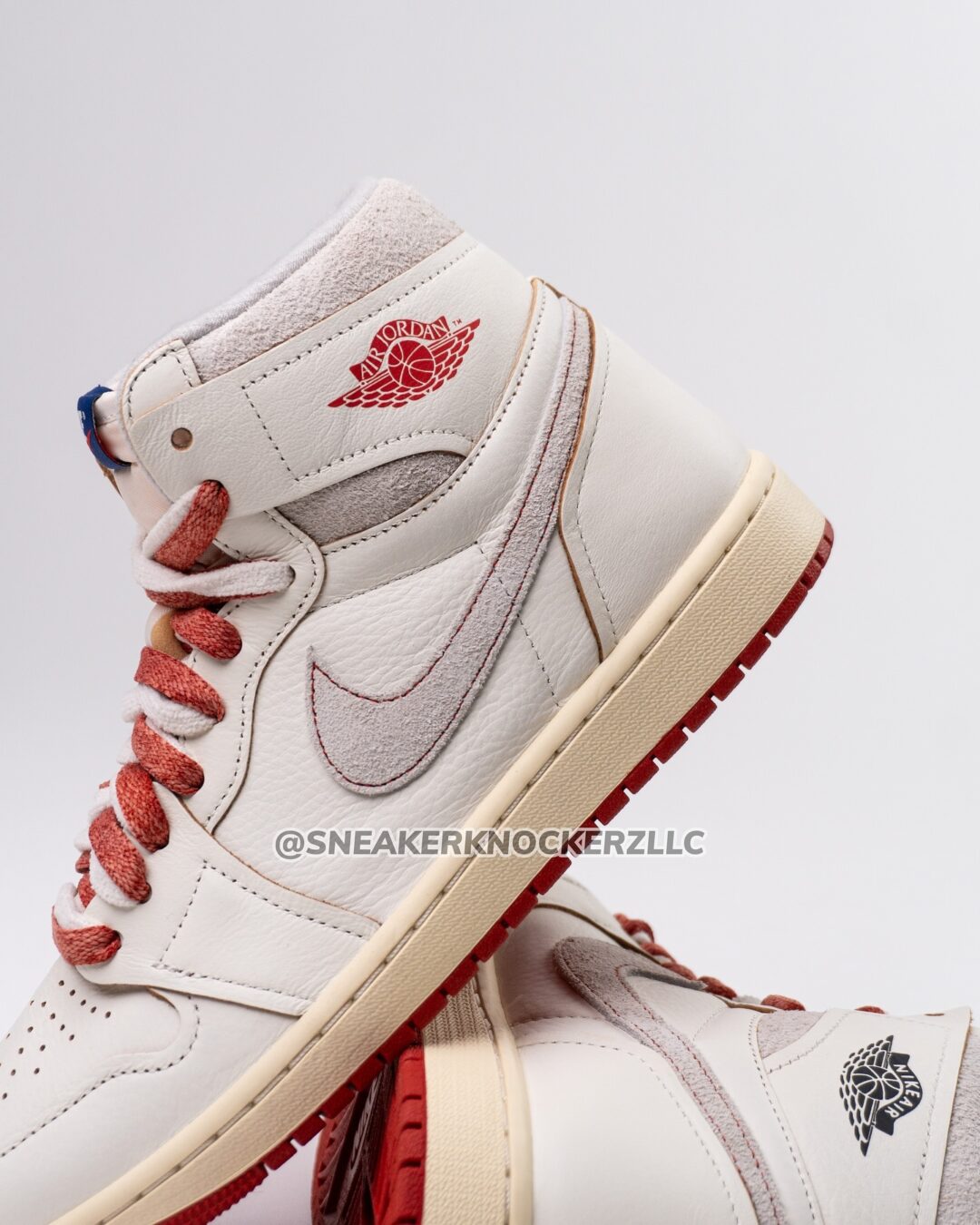 【2025年 4/1 発売】NIKE WMNS AIR JORDAN 1 HIGH OG “Sail/Cinnabar” (ナイキ ウィメンズ エア ジョーダン 1 ハイ OG “セイル/シナバー”) [DB4612-100]