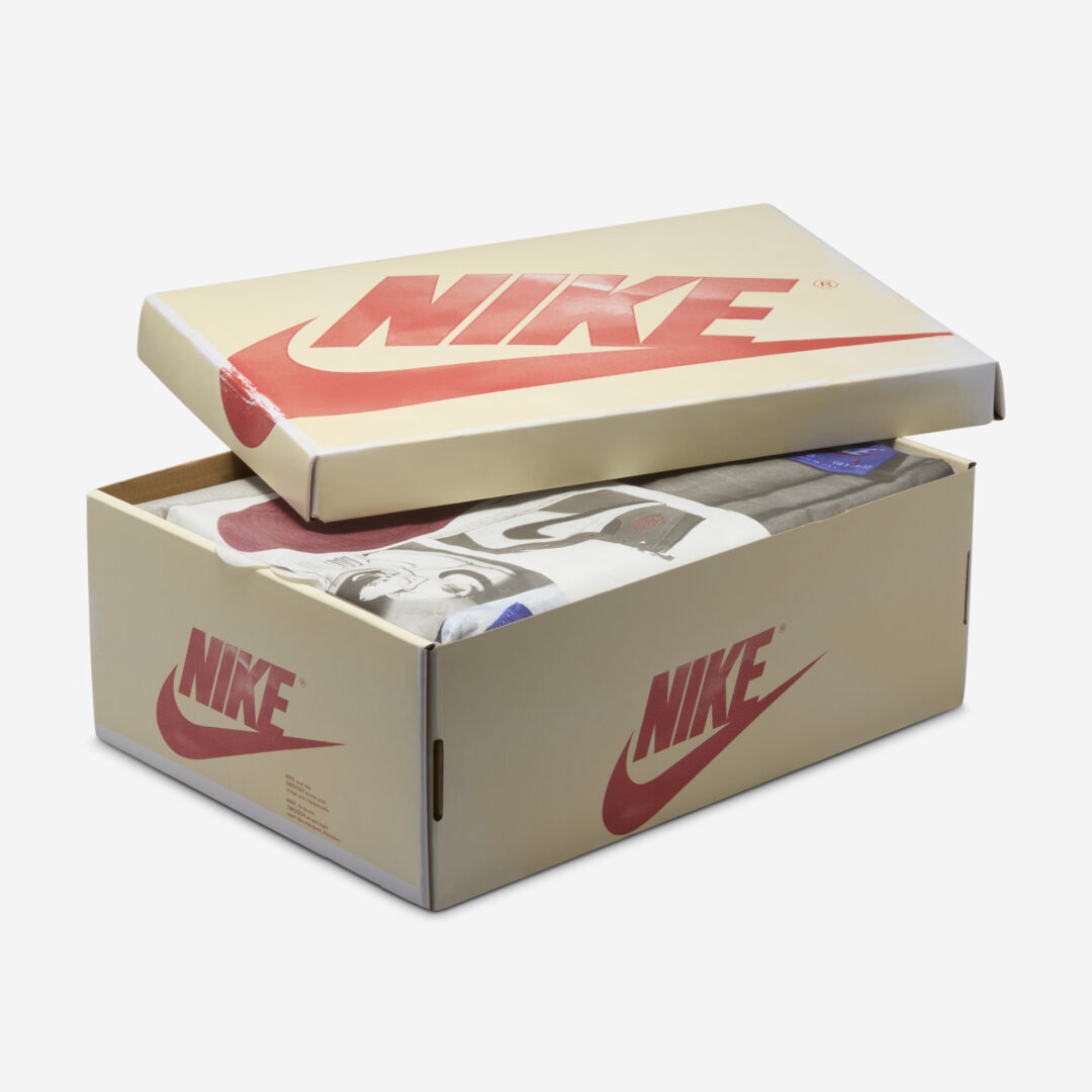 【2025年 4/1 発売】NIKE WMNS AIR JORDAN 1 HIGH OG “Sail/Cinnabar” (ナイキ ウィメンズ エア ジョーダン 1 ハイ OG “セイル/シナバー”) [DB4612-100]