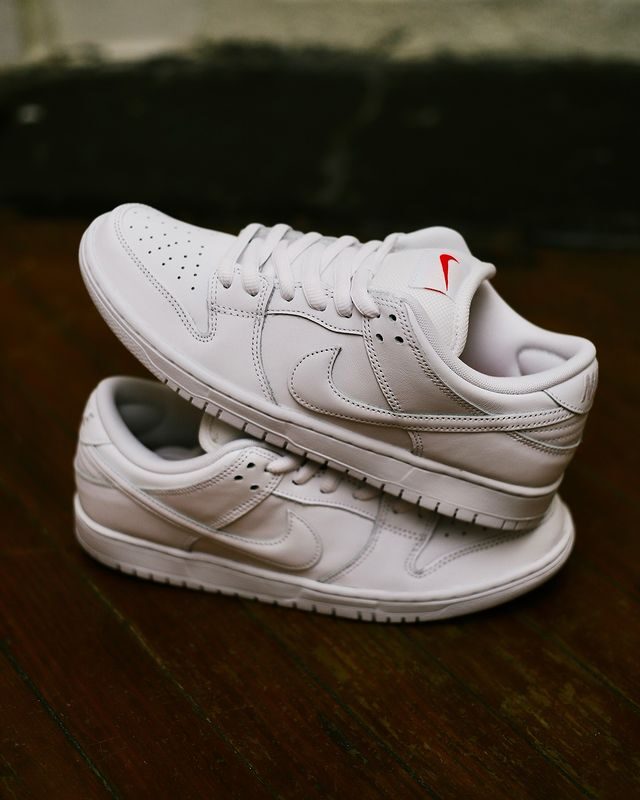 【2024年 8/20 発売】NIKE SB “Orange Label” DUNK LOW ISO “Triple White” (ナイキ エスビー “オレンジレーベル” ダンク ロー “トリプルホワイト”) [FJ1674-100]