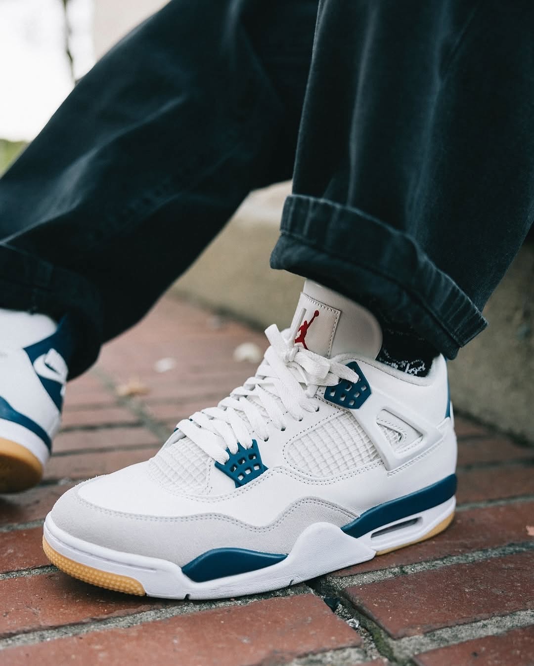 【2025年 3/18 発売予定】NIKE SB × AIR JORDAN 4 SP “Summit White/Navy” (ナイキ エア ジョーダン 4 “サミットホワイト/ネイビー”) [DR5415-100]