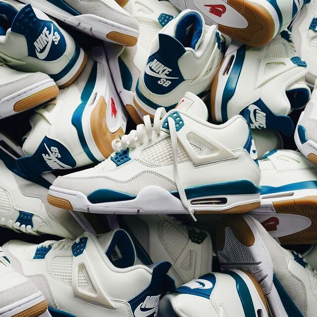 【2025年 3/1 発売予定】NIKE SB × AIR JORDAN 4 SP "Summit White/Navy" (ナイキ エア ジョーダン 4 "サミットホワイト/ネイビー") [DR5415-100]