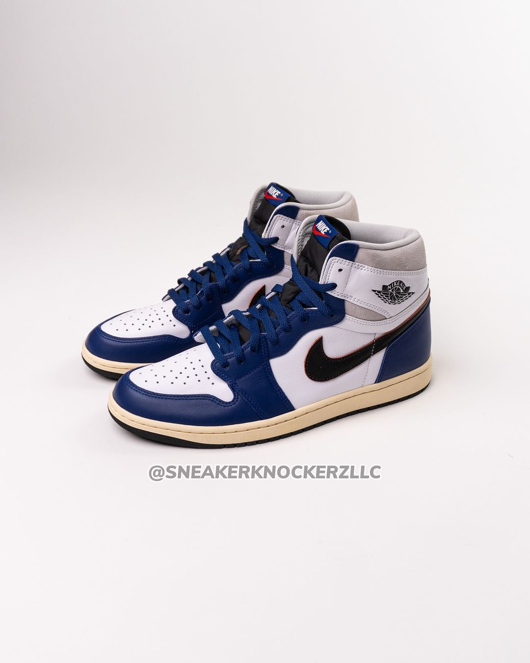 【国内 2025年 4/1 発売】NIKE AIR JORDAN 1 RETRO HIGH OG “White/Deep Royal Blue” (ナイキ エア ジョーダン 1 レトロ ハイ OG “ホワイト/ディープロイヤルブルー”) [DZ5485-100]