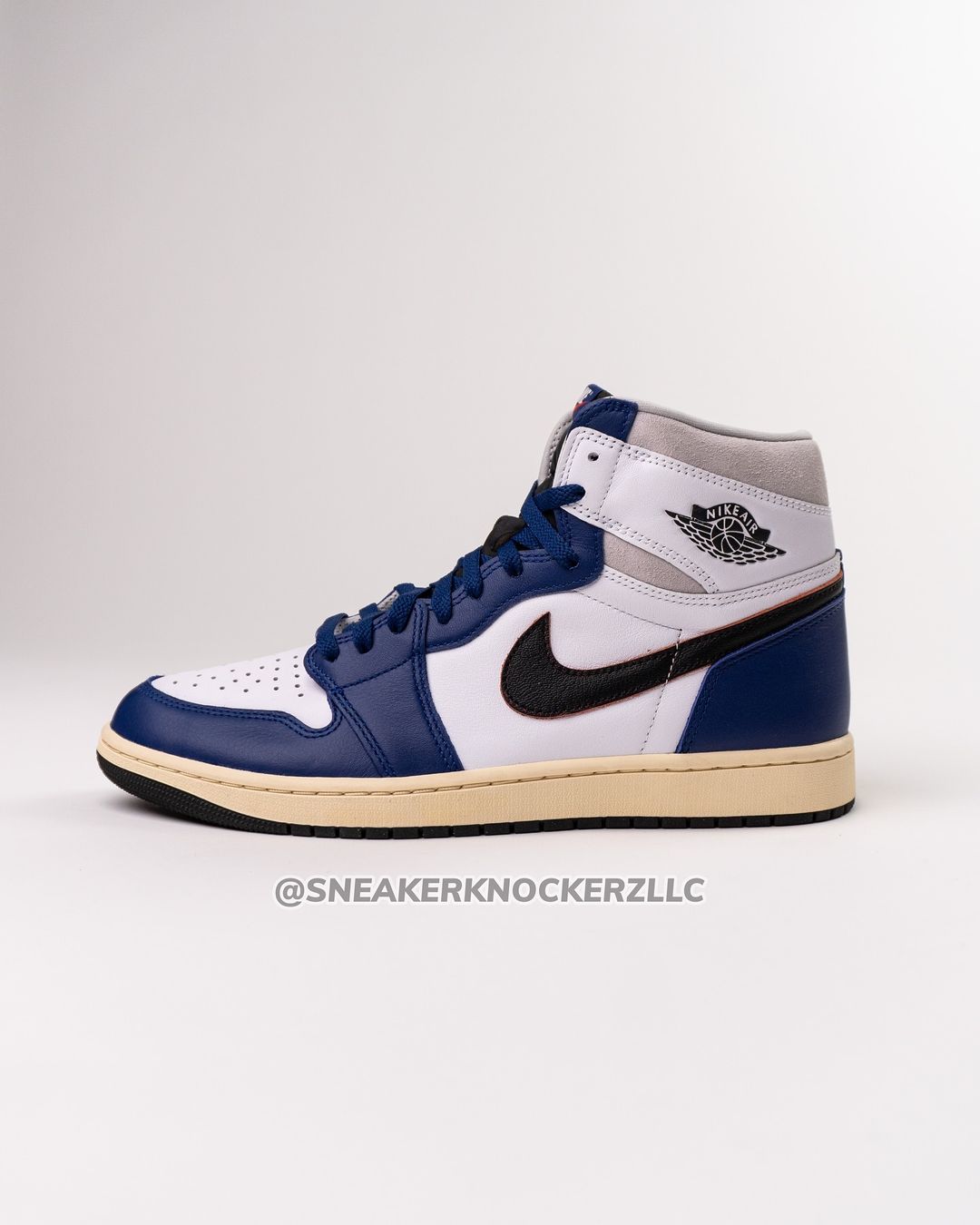 【国内 2025年 4/1 発売】NIKE AIR JORDAN 1 RETRO HIGH OG “White/Deep Royal Blue” (ナイキ エア ジョーダン 1 レトロ ハイ OG “ホワイト/ディープロイヤルブルー”) [DZ5485-100]