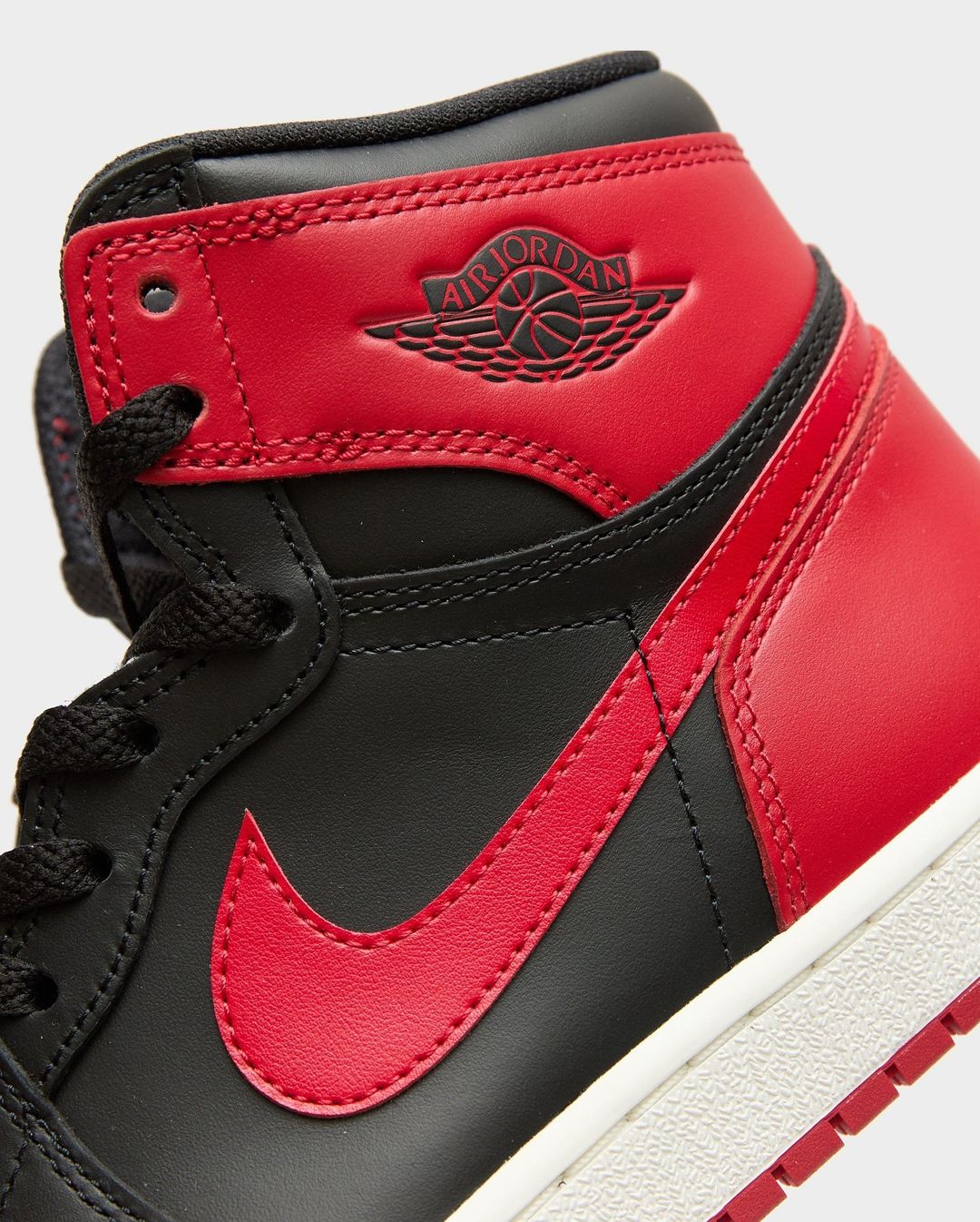 【2025年 2/14 発売予定】NIKE AIR JORDAN 1 HIGH 85 “Bred” (ナイキ エア ジョーダン 1 ハイ 85 “ブレッド”) [HV6674-067]