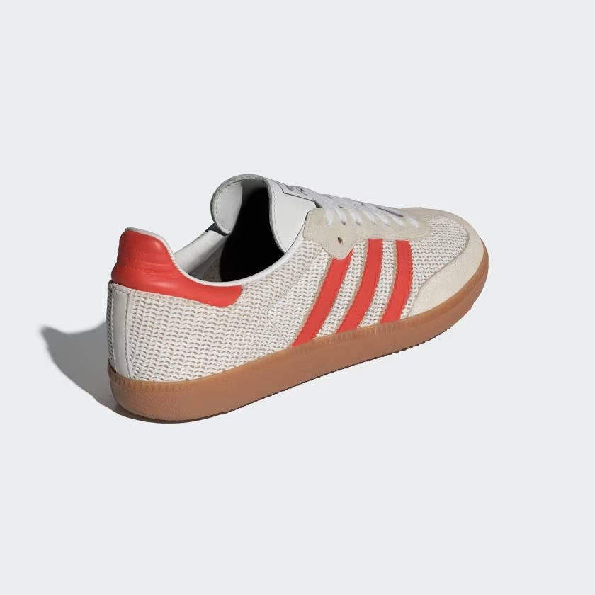 【海外発売】アディダス オリジナルス サンバ OG “ホワイト/プリラブドレッド/ガム” (adidas Originals SAMBA OG “Crystal White/Preloved Red/Gum”) [IG1380]