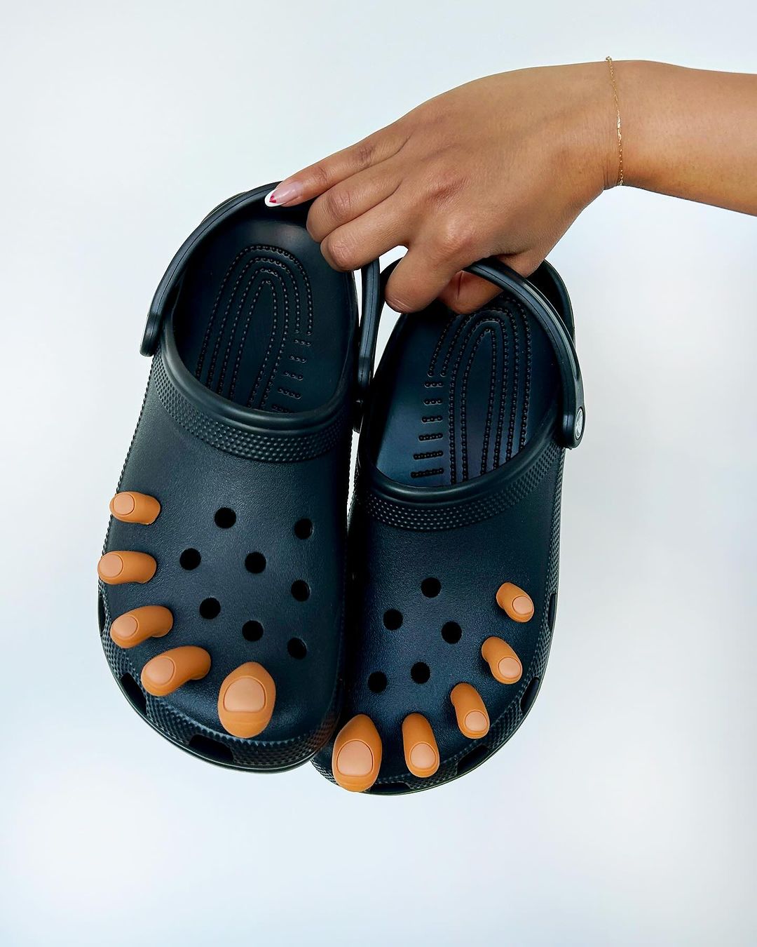 クロックスのエイプリルフールネタ「トウ・ジビッツ」が製品化 (Crocs)