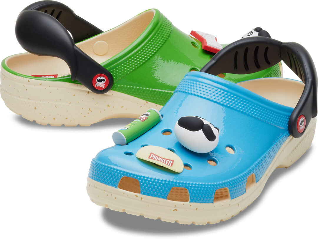 【2024年 4/17 発売】プリングルス × クロックス コラボレーション (Pringles crocs Slide & Classic Clog)