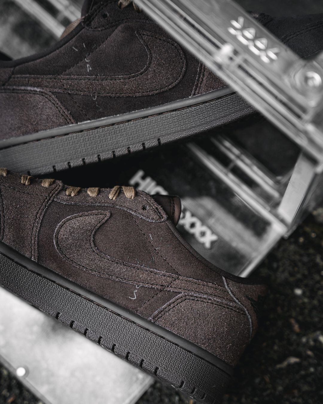 【2024年 12/21 発売予定】TRAVIS SCOTT NIKE AIR JORDAN 1 LOW OG SP “Velvet Brown” (トラビス・スコット × ナイキ エア ジョーダン 1 ロー “ベルベットブラウン”) [DM7866-202