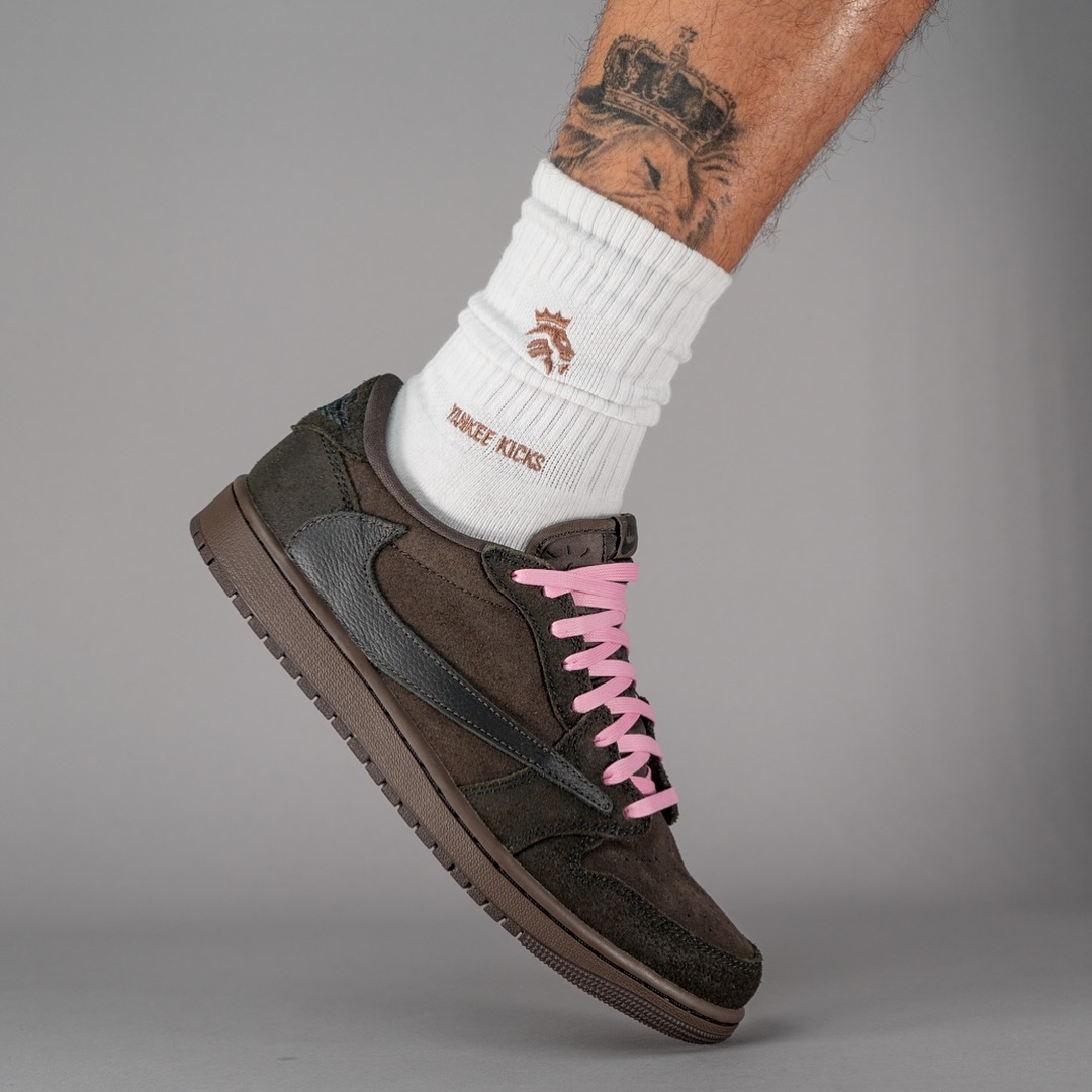 【2024年 12/21 発売予定】TRAVIS SCOTT NIKE AIR JORDAN 1 LOW OG SP “Velvet Brown” (トラビス・スコット × ナイキ エア ジョーダン 1 ロー “ベルベットブラウン”) [DM7866-202