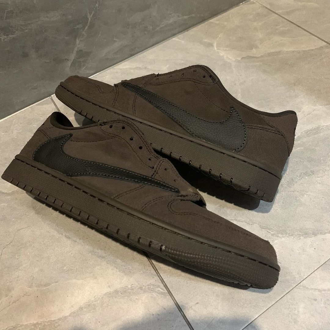 【2024年 12/21 発売予定】TRAVIS SCOTT NIKE AIR JORDAN 1 LOW OG SP “Velvet Brown” (トラビス・スコット × ナイキ エア ジョーダン 1 ロー “ベルベットブラウン”) [DM7866-202