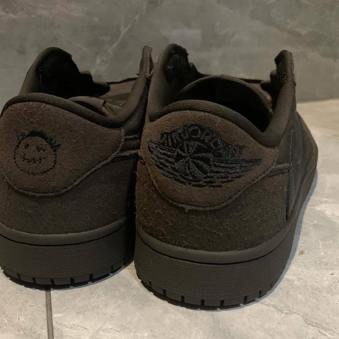 【2024年 12/21 発売予定】TRAVIS SCOTT NIKE AIR JORDAN 1 LOW OG SP “Velvet Brown” (トラビス・スコット × ナイキ エア ジョーダン 1 ロー “ベルベットブラウン”) [DM7866-202