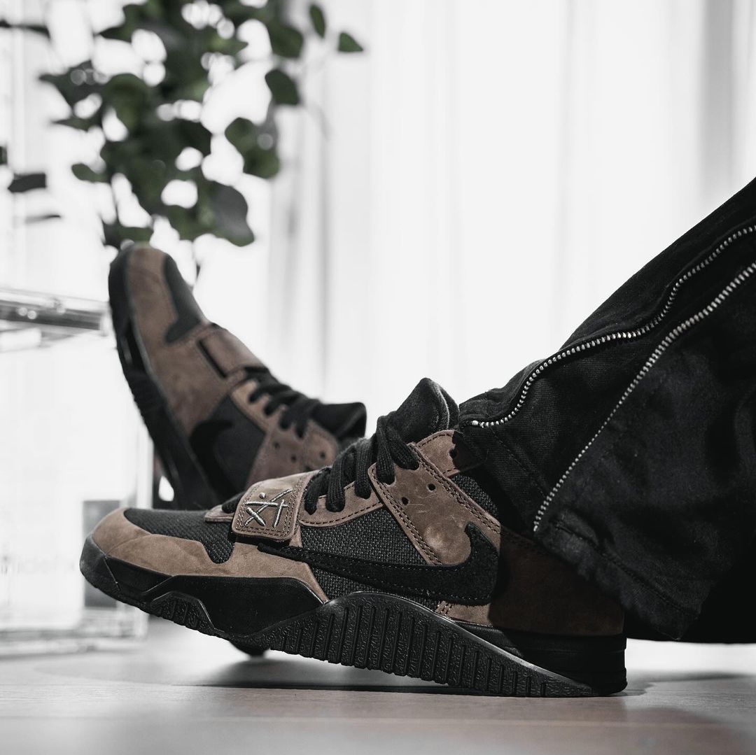 【2024年 11/26 発売】Travis Scott × NIKE JORDAN JUMPMAN JACK TR “Dark Mocha/Black” (トラヴィス・スコット ナイキ ジョーダン ジャンプマンジャック トレーナー “ダークモカ/ブラック”) [fz8117-204]