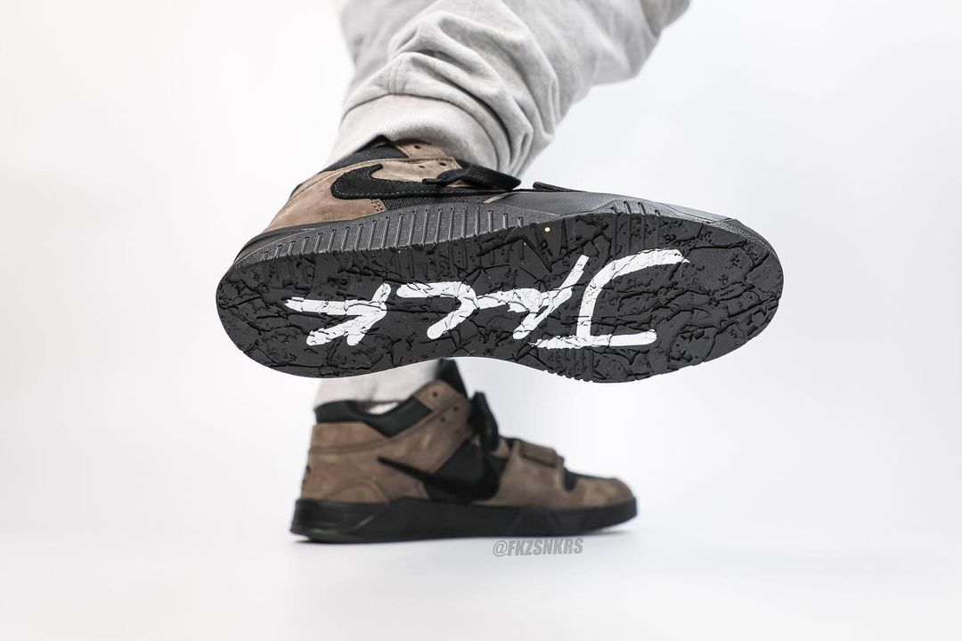 【2024年 11/26 発売】Travis Scott × NIKE JORDAN JUMPMAN JACK TR “Dark Mocha/Black” (トラヴィス・スコット ナイキ ジョーダン ジャンプマンジャック トレーナー “ダークモカ/ブラック”) [fz8117-204]